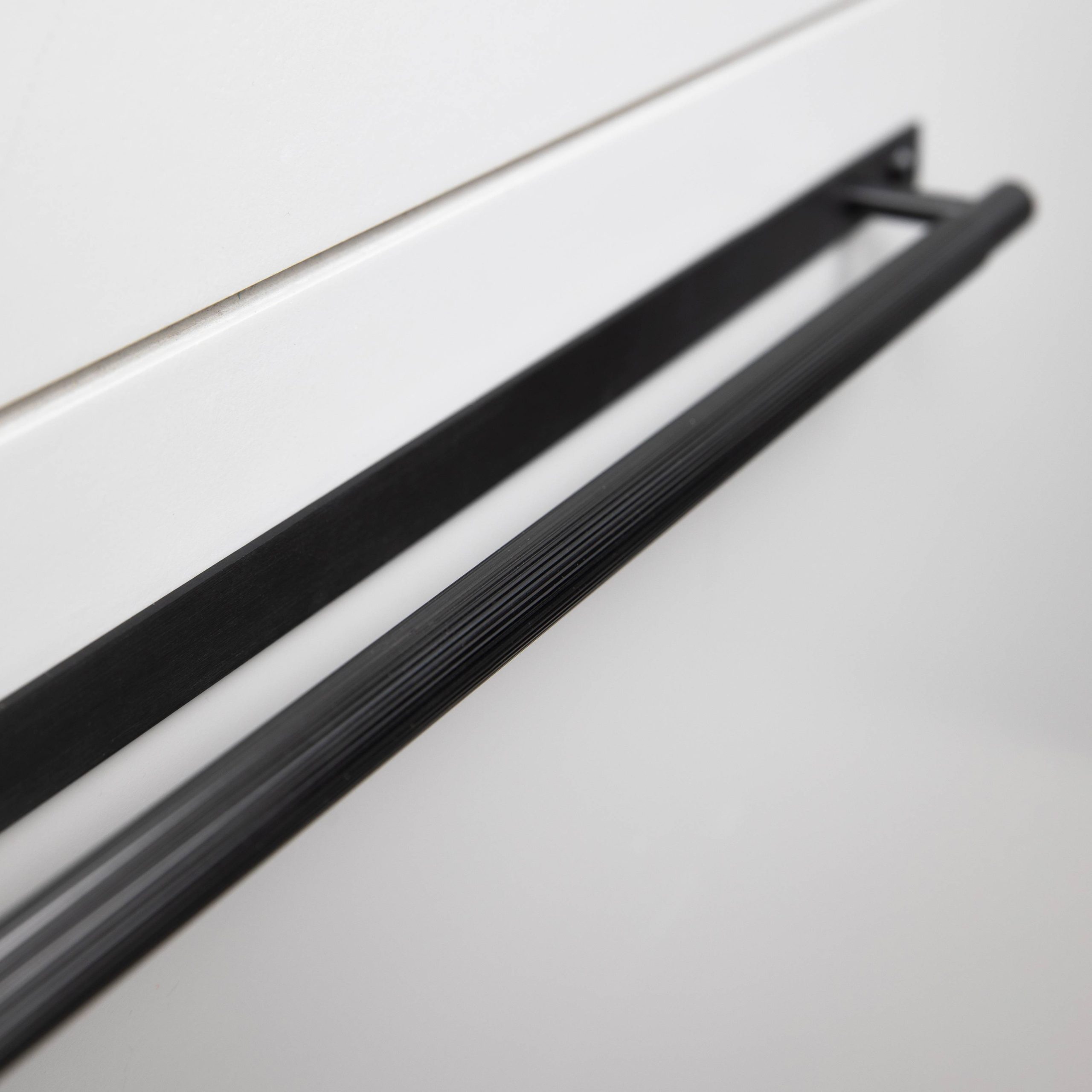 PULL BAR / PLATE / LINEAR / MEDIUM / BLACK - Image 2