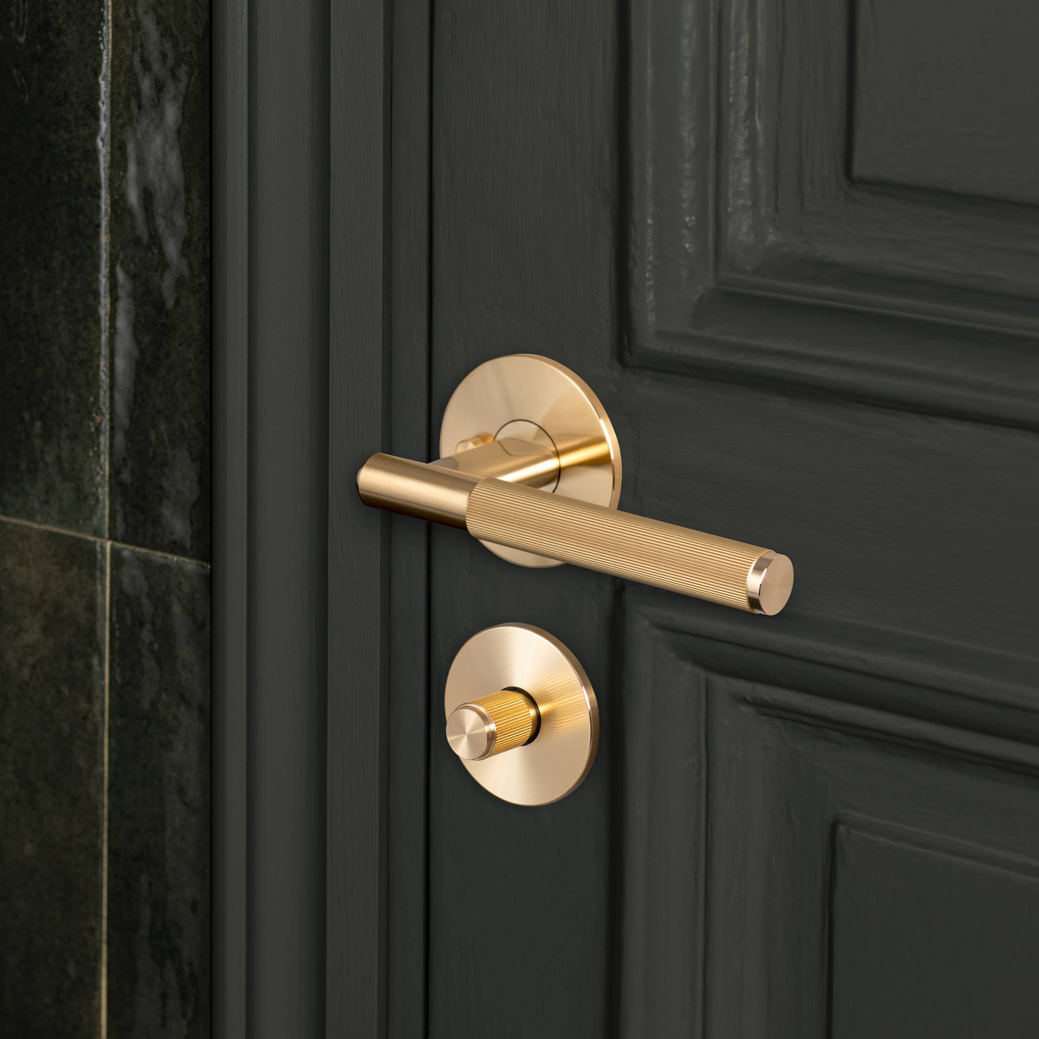 DOOR HANDLE SET / PRIVACY / LINEAR / BRASS - Image 2