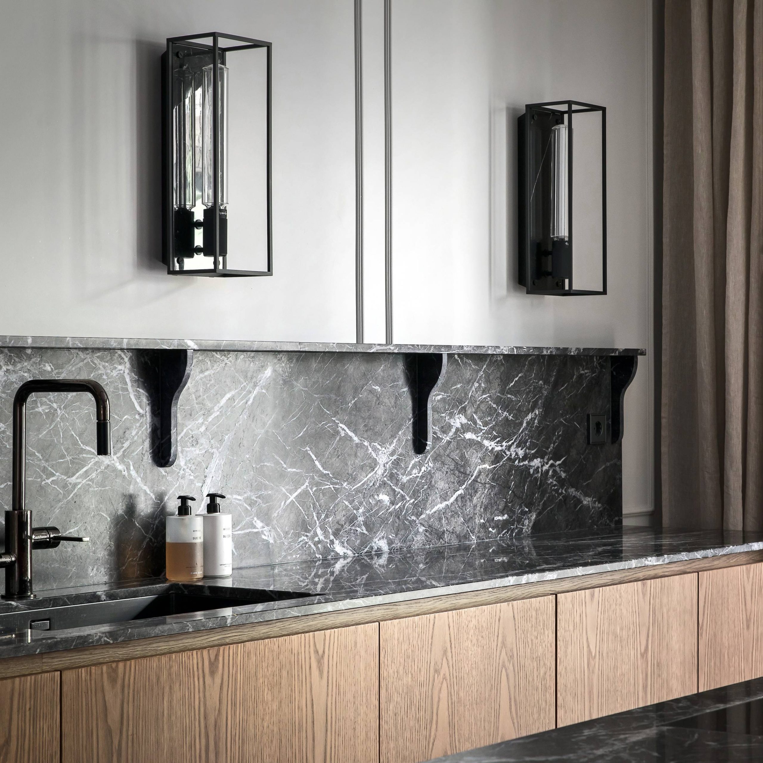 CAGED WALL / LARGE / CROSS / BLACK MARBLE - Image 2