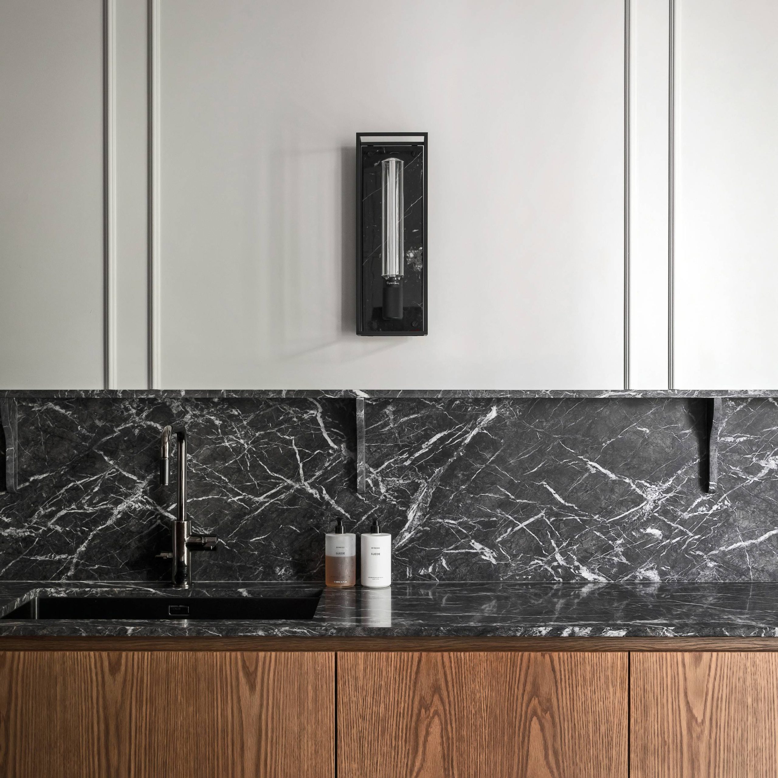 CAGED WALL / LARGE / CROSS / BLACK MARBLE - Image 3
