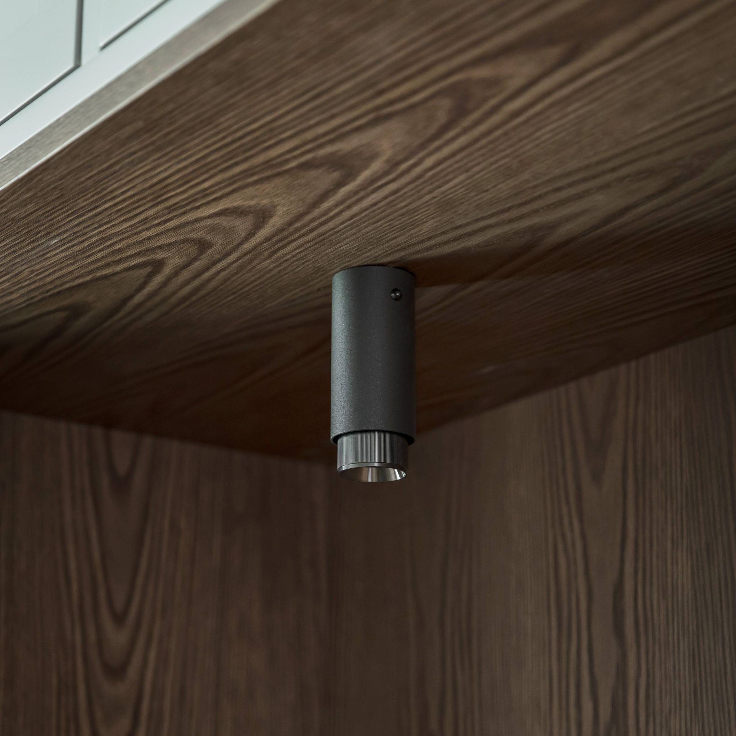EXHAUST SURFACE / LINEAR / GRAPHITE / GUN METAL - Image 2