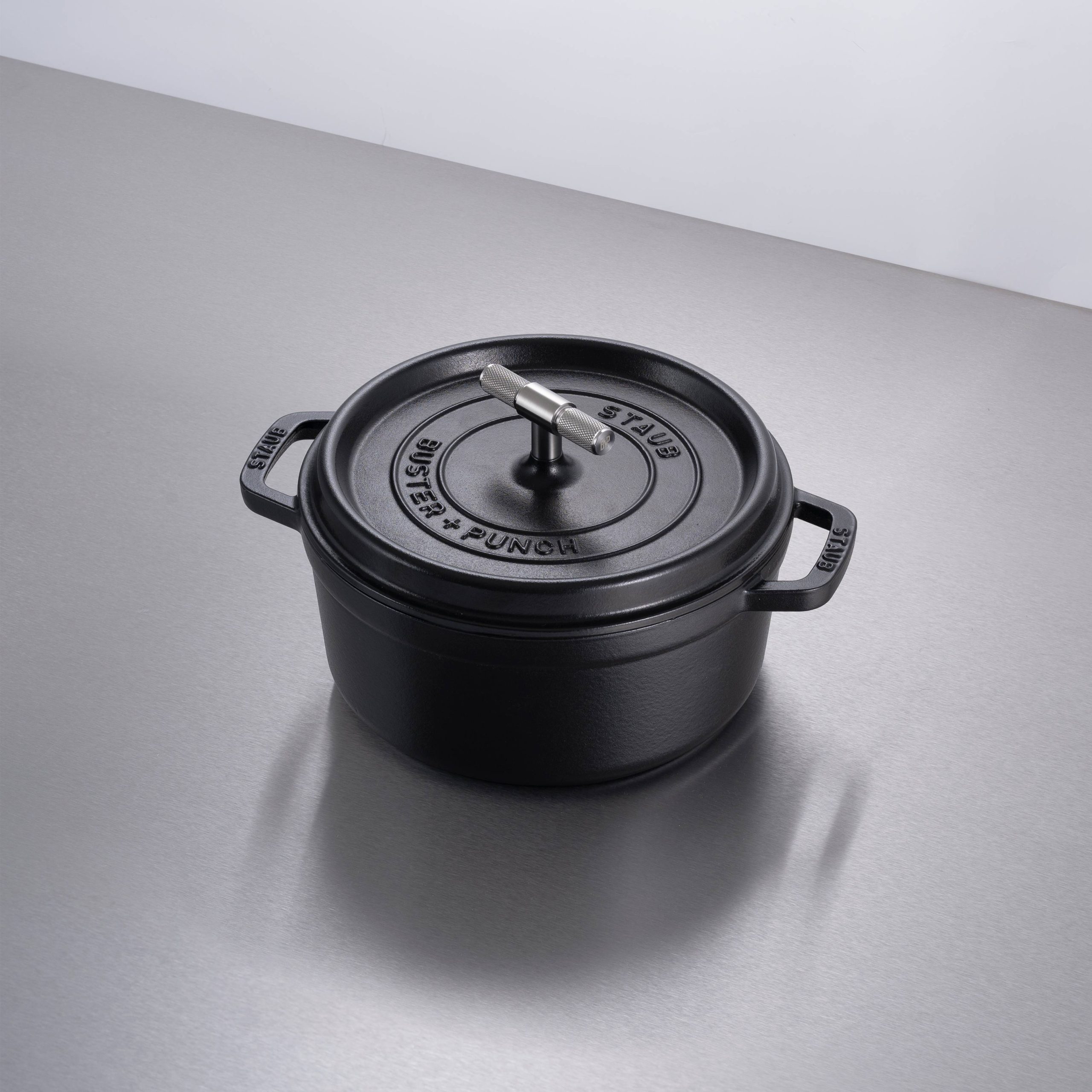 COCOTTE / 9.45 INCHES / CROSS / STAUB / BLACK / STEEL