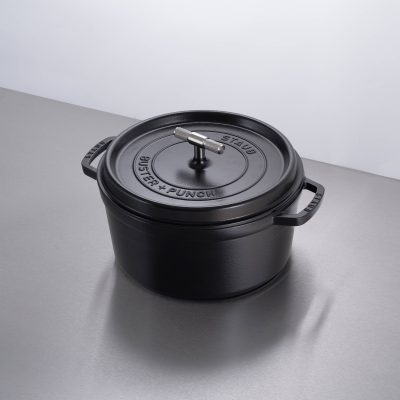 COCOTTE / 11.02 INCHES / CROSS / STAUB / BLACK / STEEL