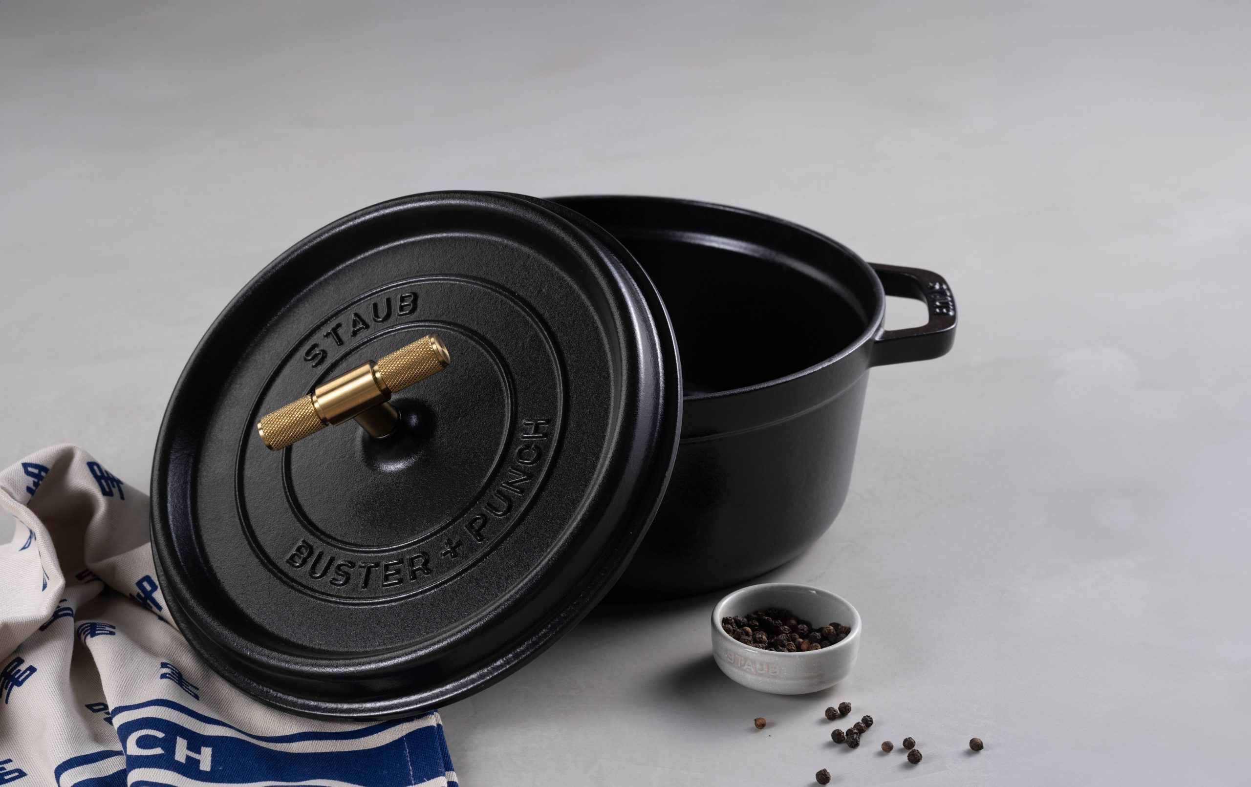 COCOTTE / 9.45 INCHES / CROSS / STAUB / BLACK / BRASS - Image 5