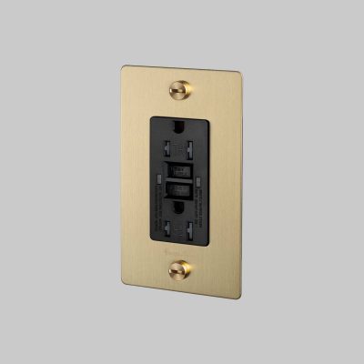 1G DUPLEX OUTLET / GFCI / CROSS / WITH LOGO / BRASS