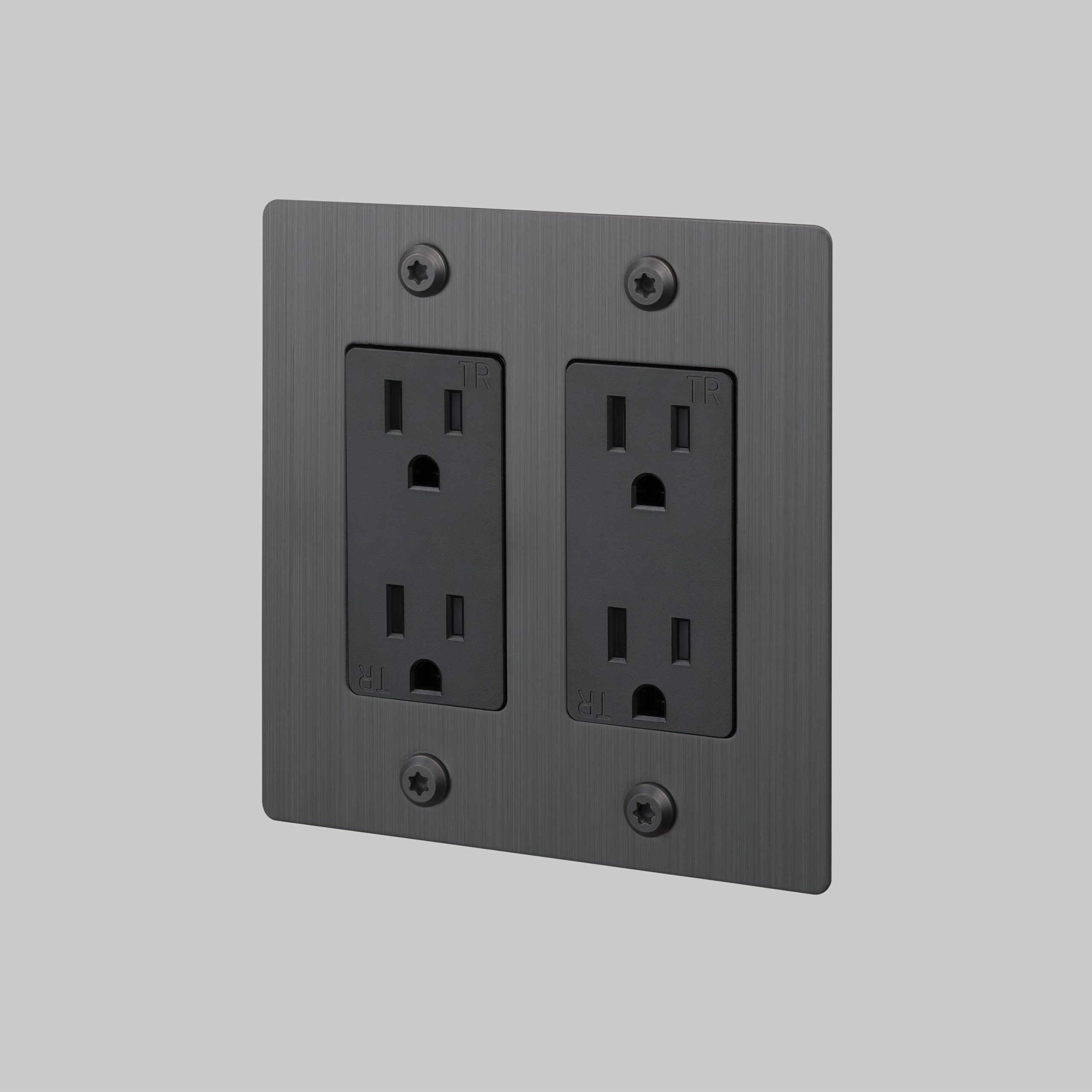 2G DUPLEX OUTLET / LINEAR / WITHOUT LOGO / SMOKED BRONZE