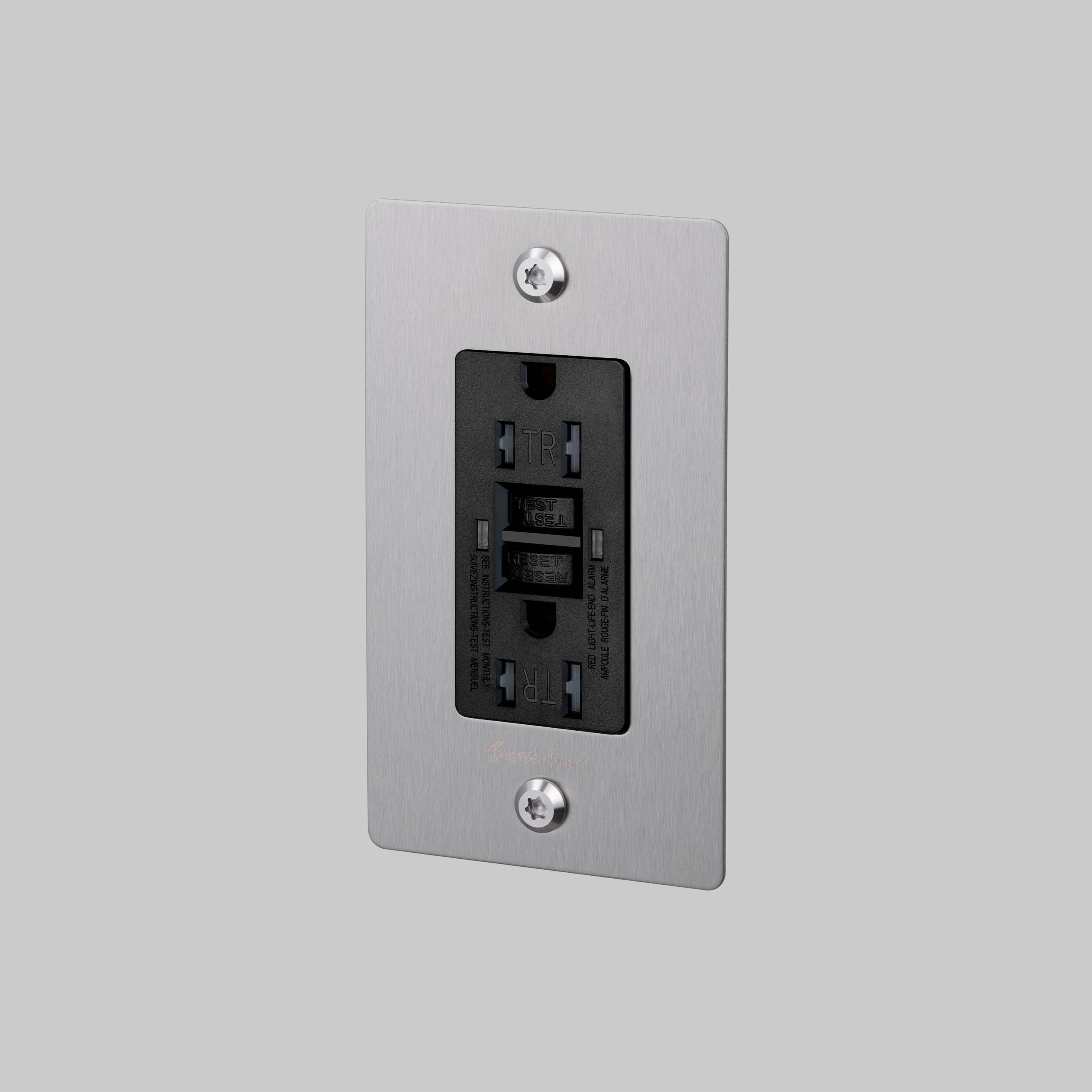 1G DUPLEX OUTLET / GFCI / LINEAR / WITH LOGO / STEEL