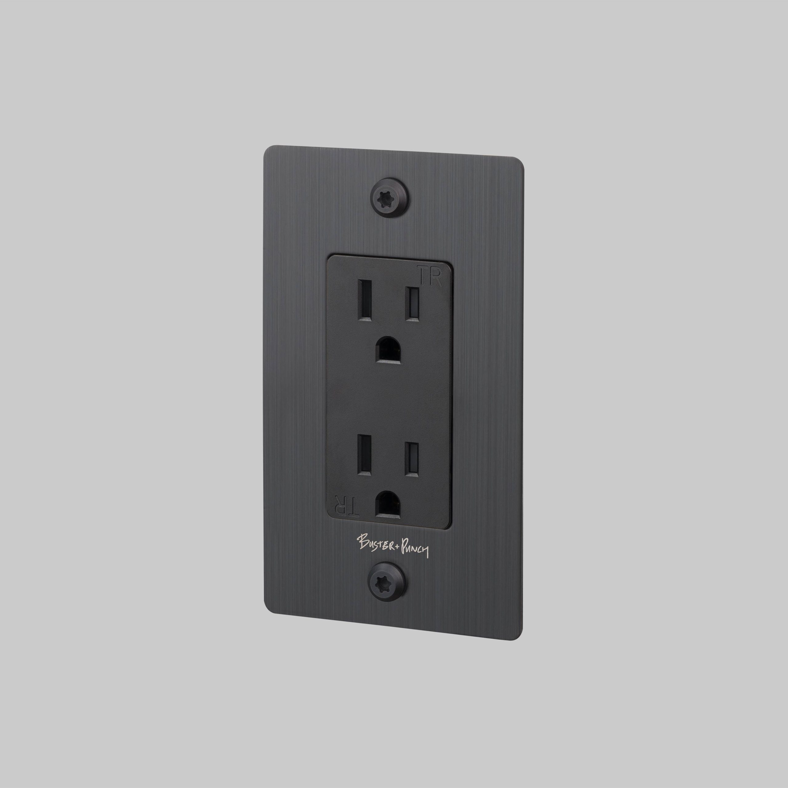 1G DUPLEX OUTLET / LINEAR / WITH LOGO / SMOKED BRONZE