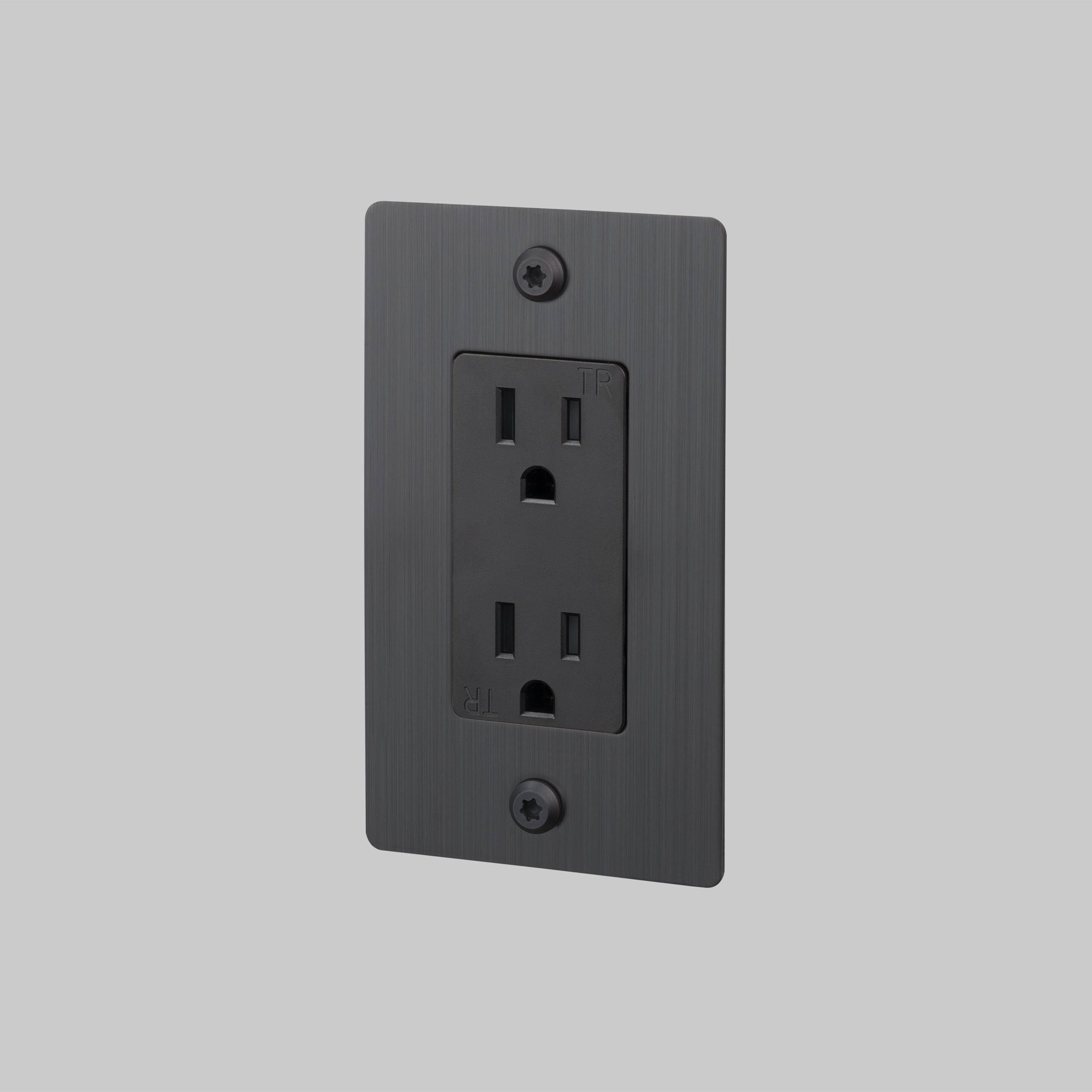 1G DUPLEX OUTLET / LINEAR / WITHOUT LOGO / SMOKED BRONZE
