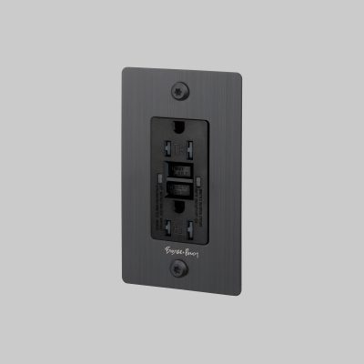 1G DUPLEX OUTLET / GFCI / LINEAR / WITH LOGO / SMOKED BRONZE