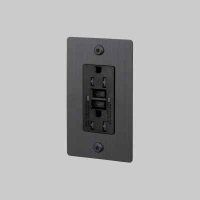 1G DUPLEX OUTLET / GFCI / LINEAR / WITHOUT LOGO / SMOKED BRONZE
