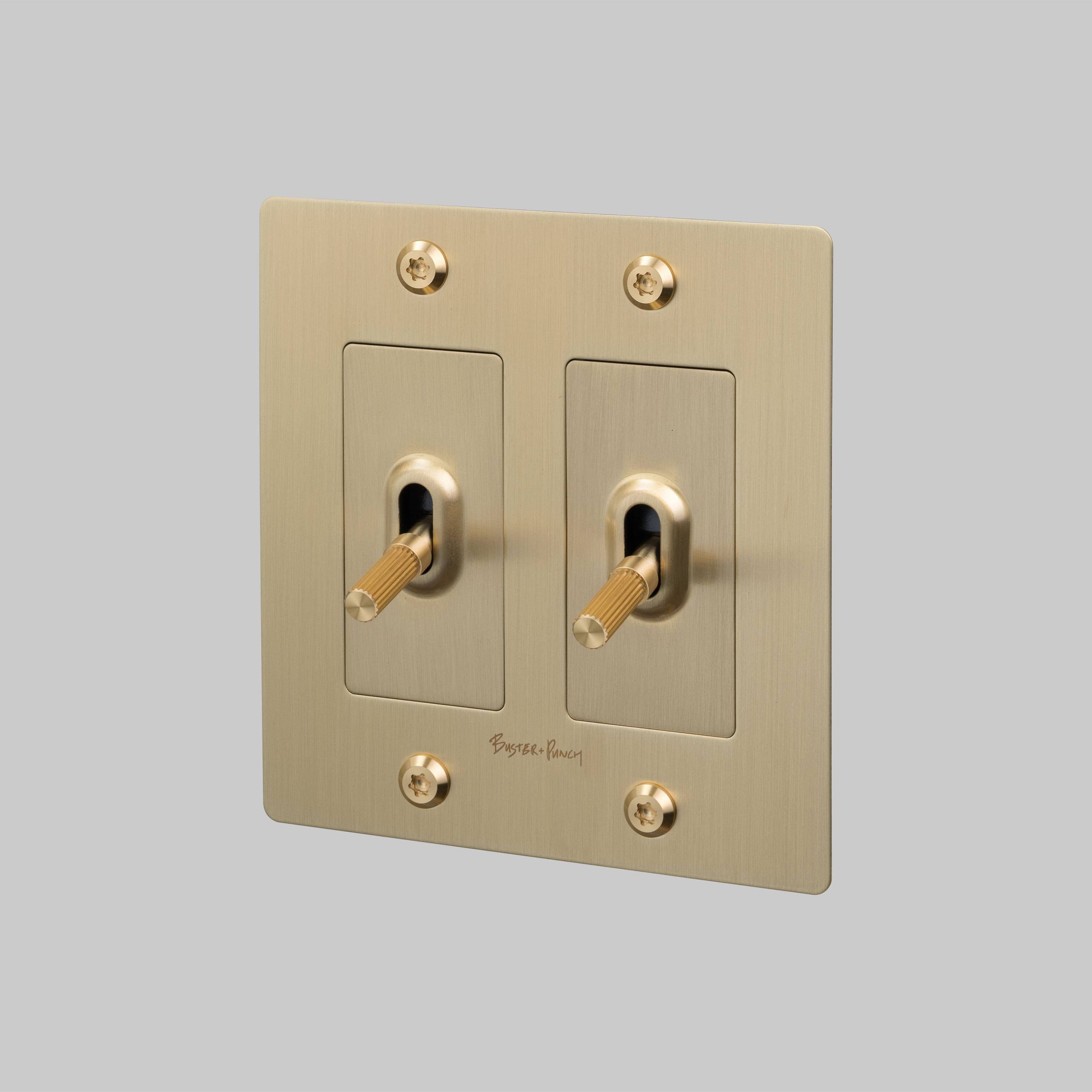 2G TOGGLE / LINEAR / WITH LOGO / BRASS