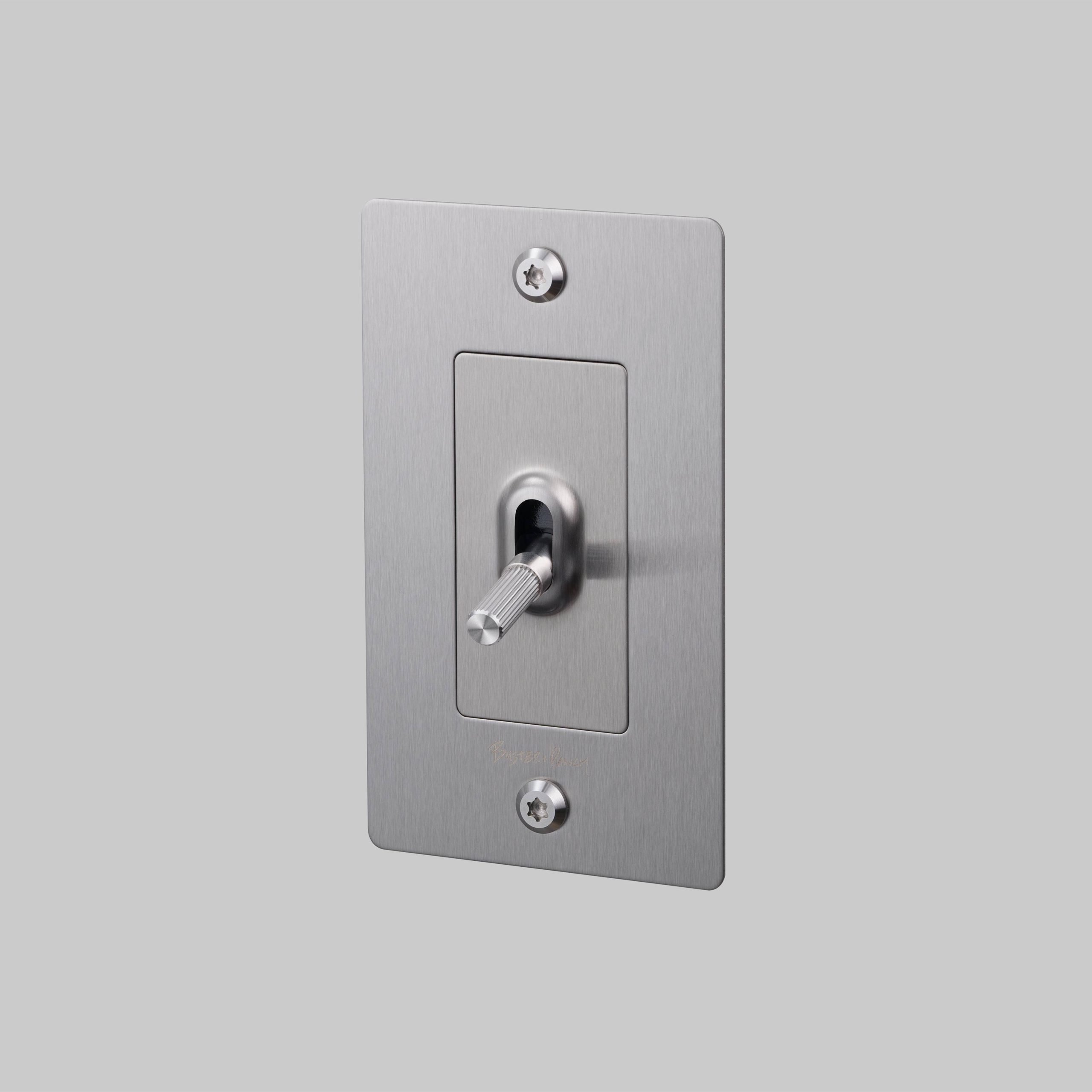 1G TOGGLE / LINEAR / WITH LOGO / STEEL
