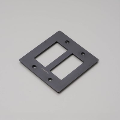 2G PLATE / WITH LOGO / SMOKED BRONZE