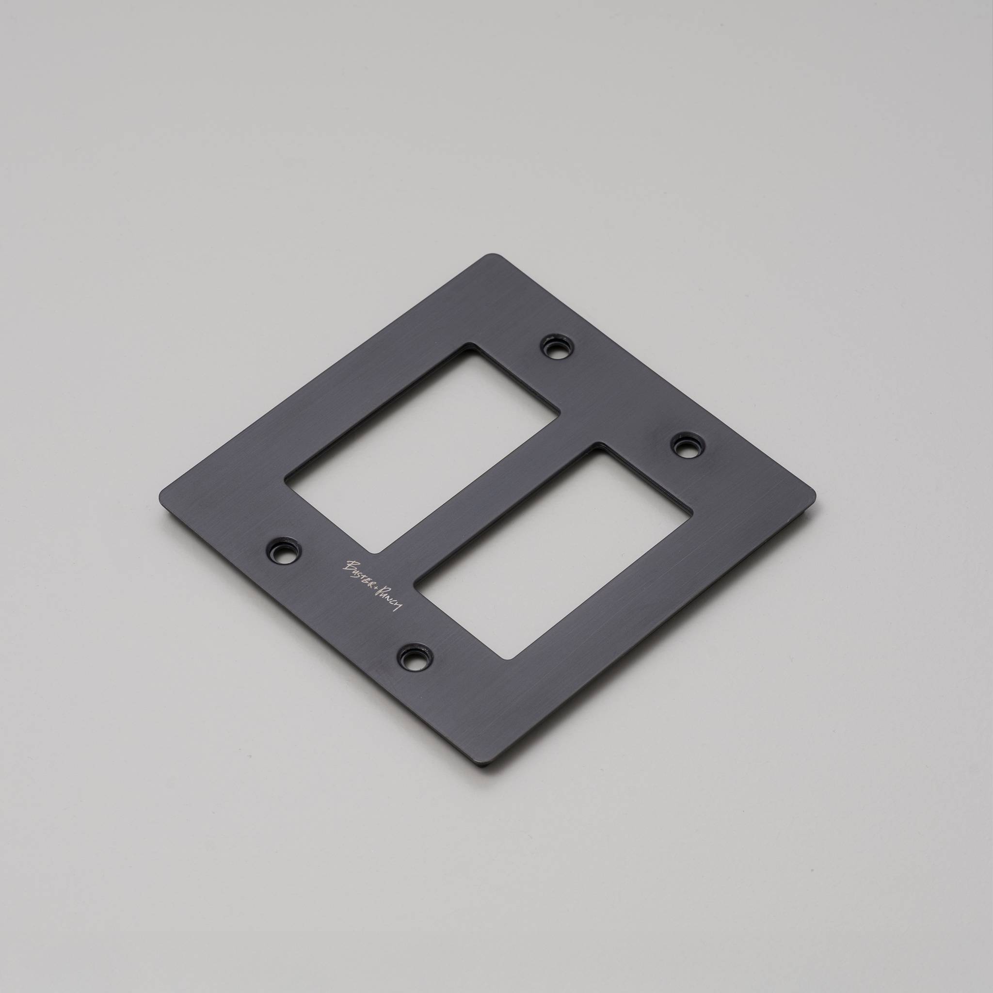 2G PLATE / WITH LOGO / SMOKED BRONZE