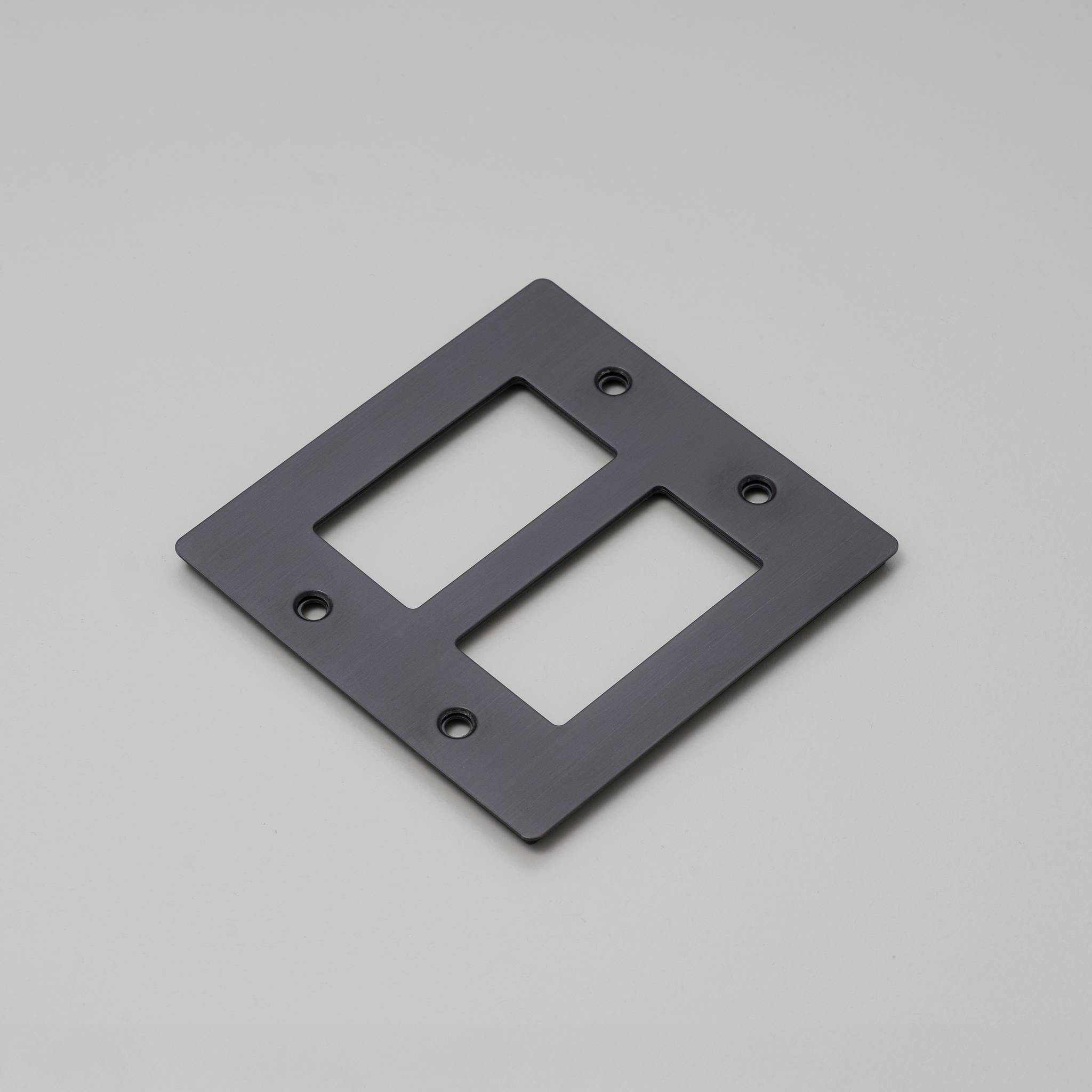 2G PLATE / WITHOUT LOGO / SMOKED BRONZE