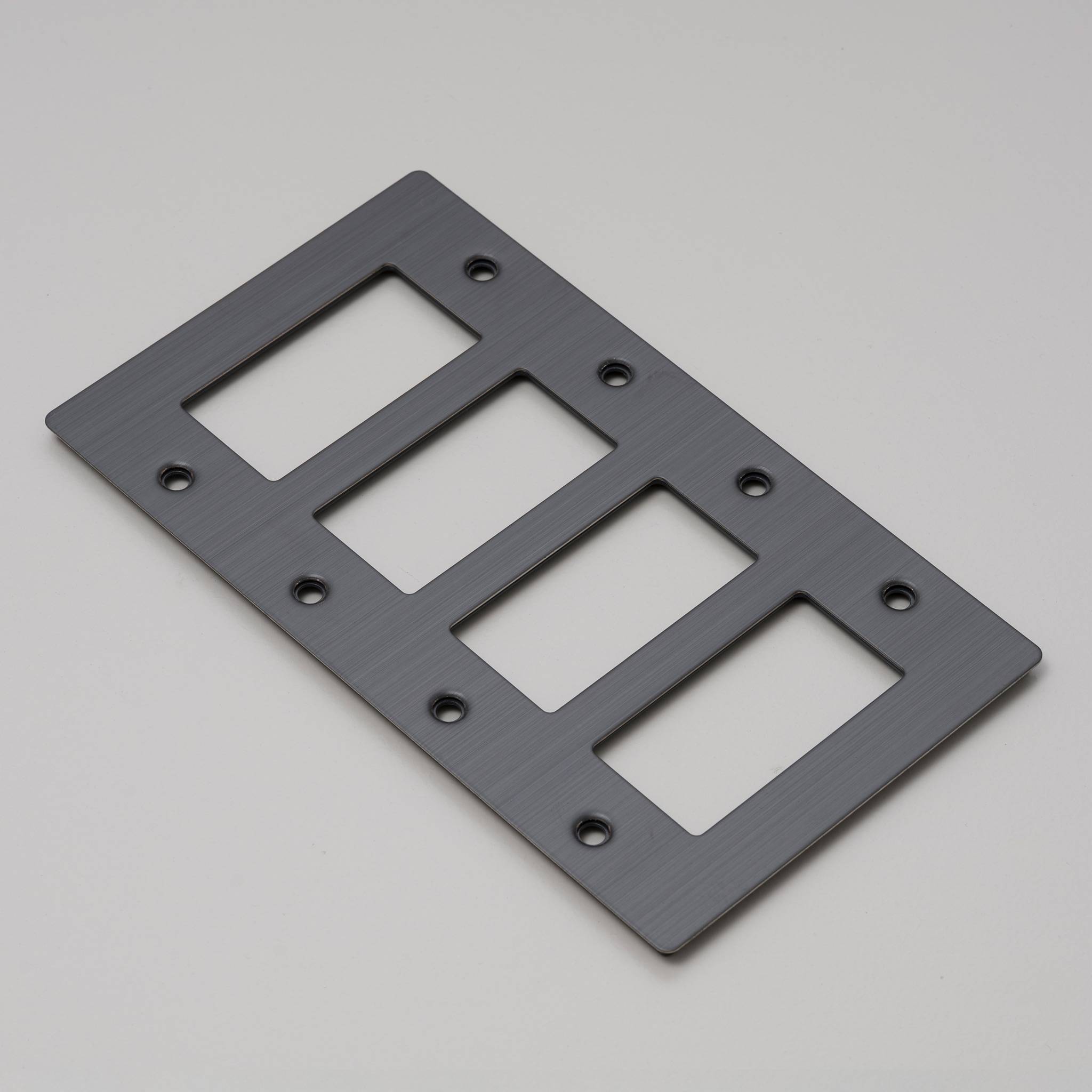 4G PLATE / WITHOUT LOGO / SMOKED BRONZE