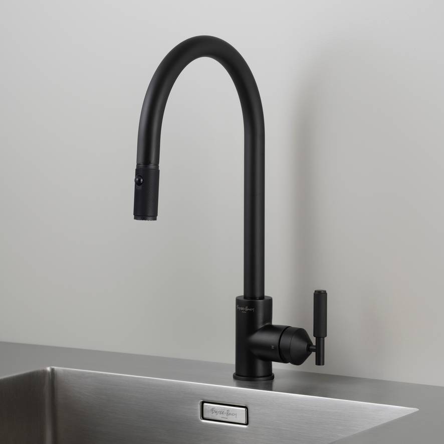 KITCHEN FAUCET / PULL-OUT WITH DUAL SPRAY / LINEAR / WELDERS BLACK