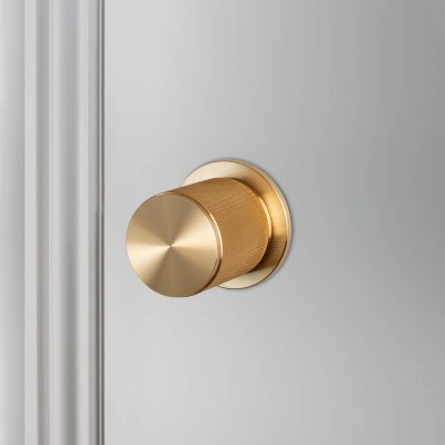 DOOR KNOB SET / PASSAGE / CROSS / BRASS