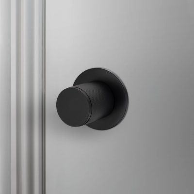 DOOR KNOB SET / PASSAGE / LINEAR / WELDERS BLACK