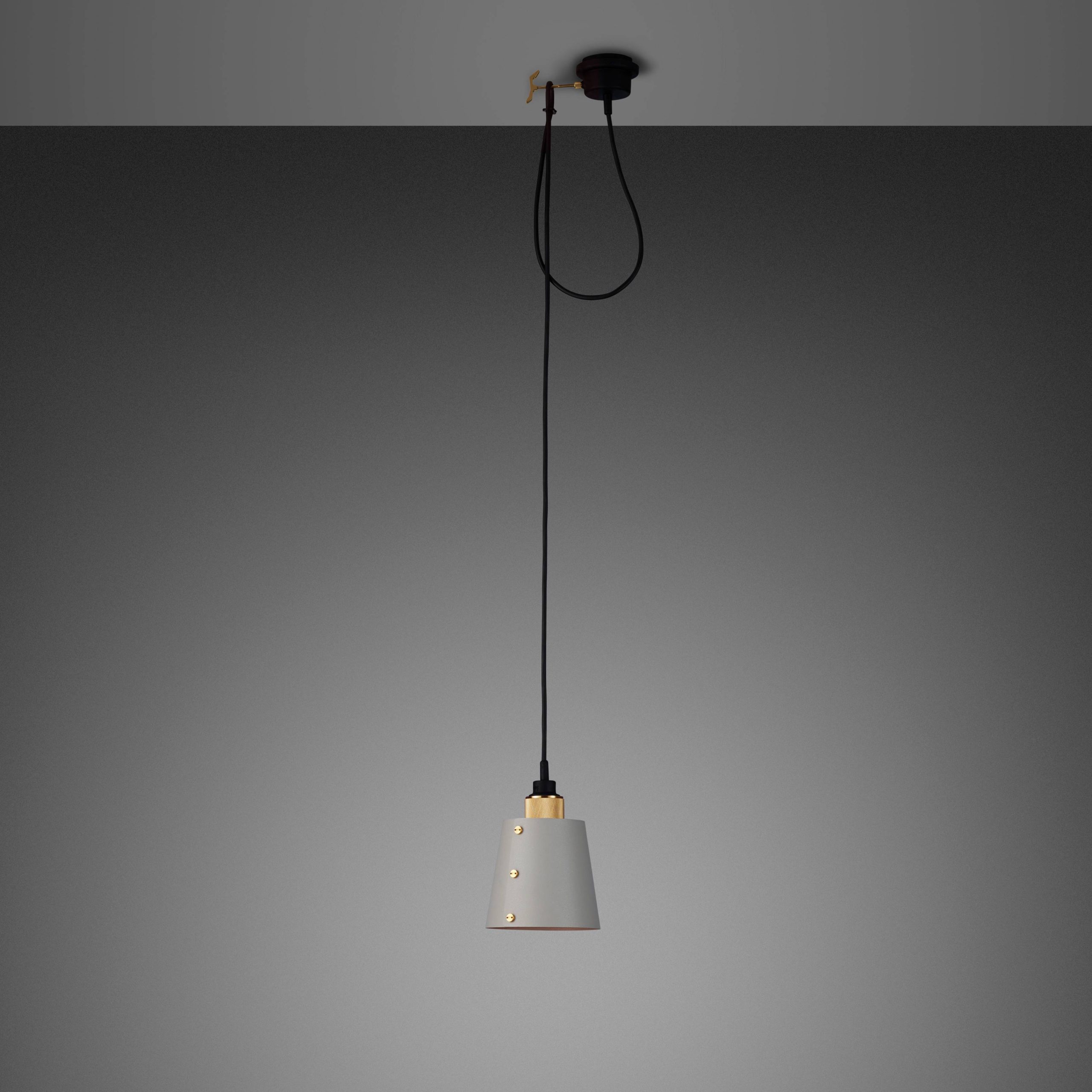 HOOKED 1.0 / SMALL / CROSS / STONE / BRASS