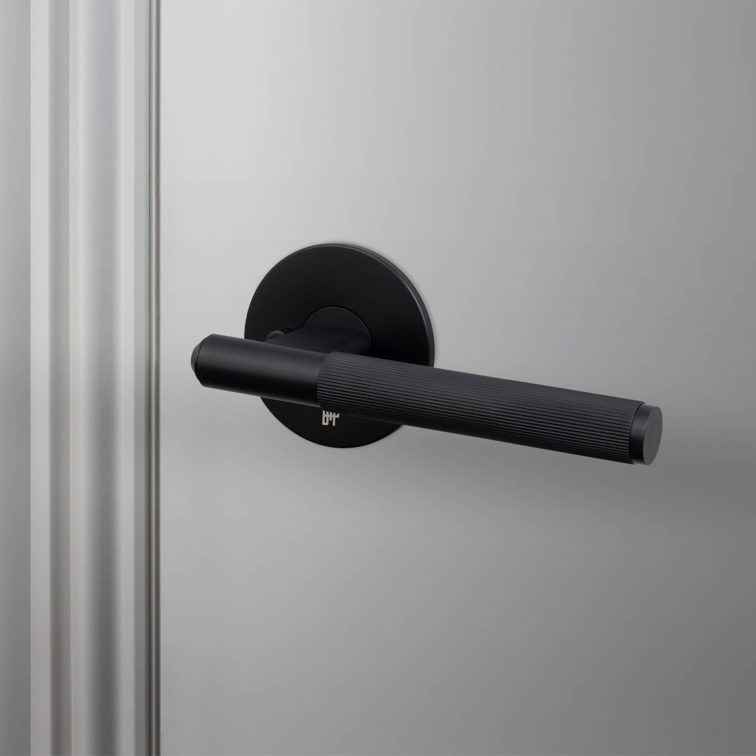 DOOR HANDLE SET / PRIVACY / LINEAR / WELDERS BLACK