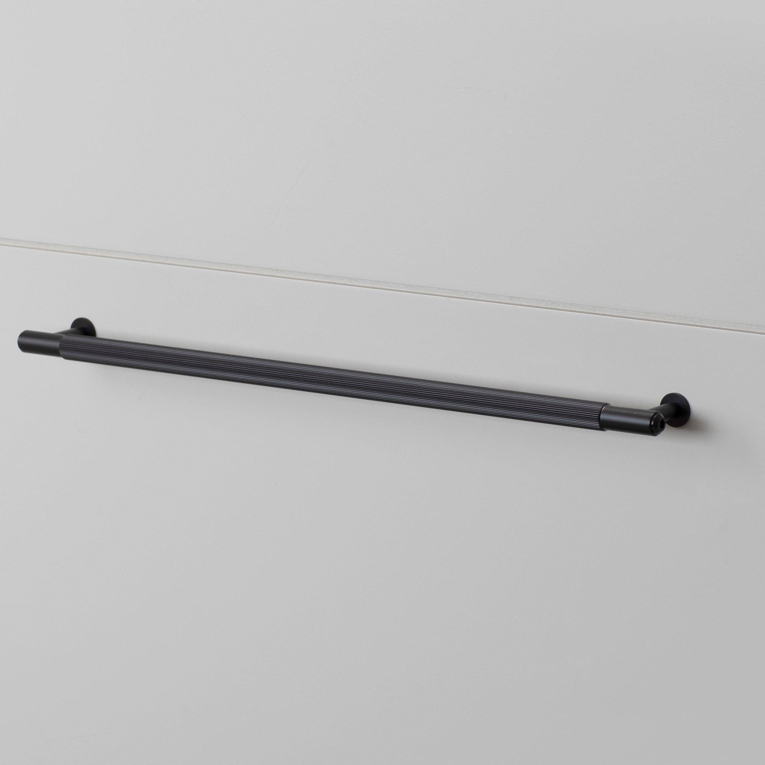 PULL BAR / LINEAR / LARGE / BLACK