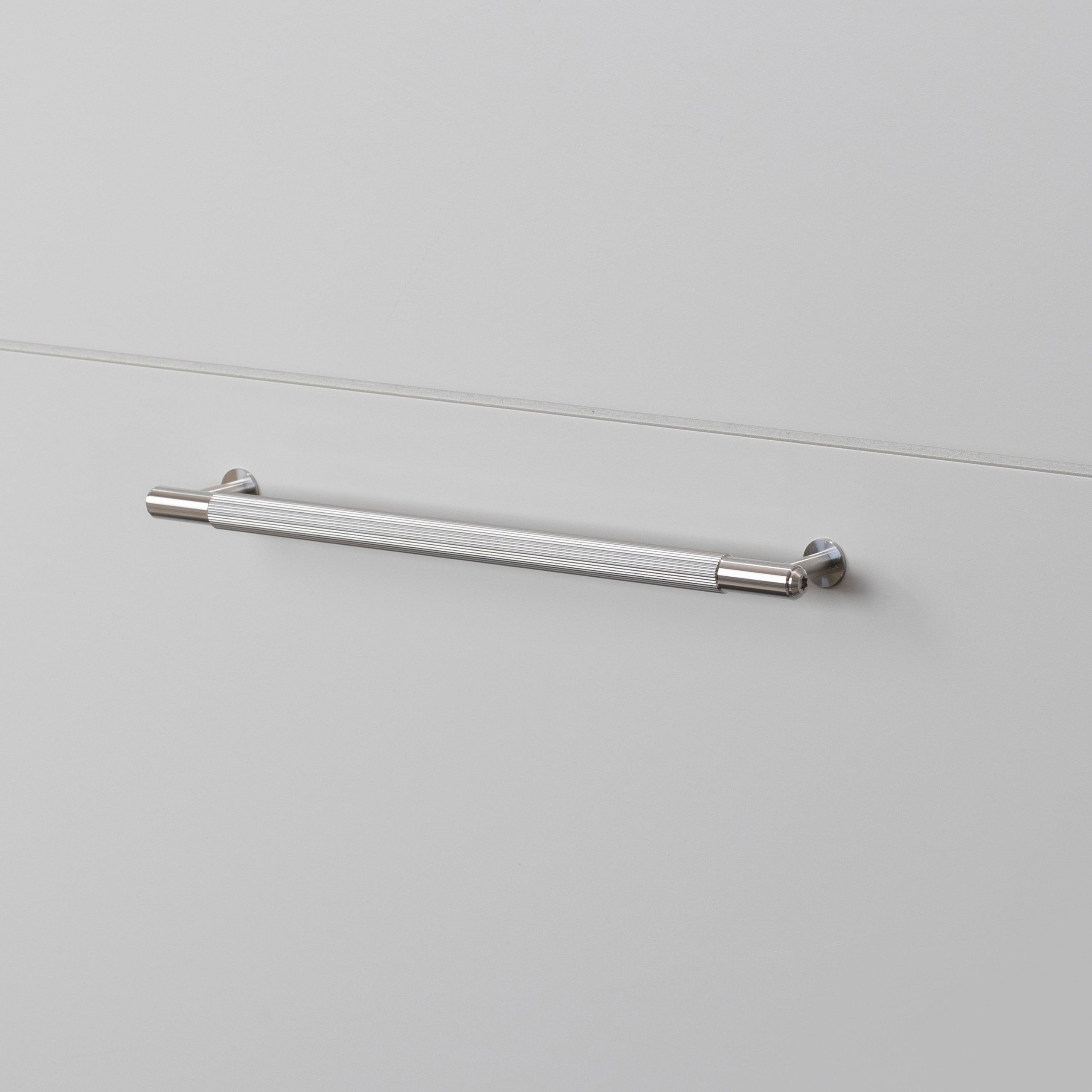 PULL BAR / LINEAR / MEDIUM / STEEL