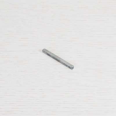 THUMBTURN LOCK SPINDLE 5 MM / STANDARD LENGTH 64MM