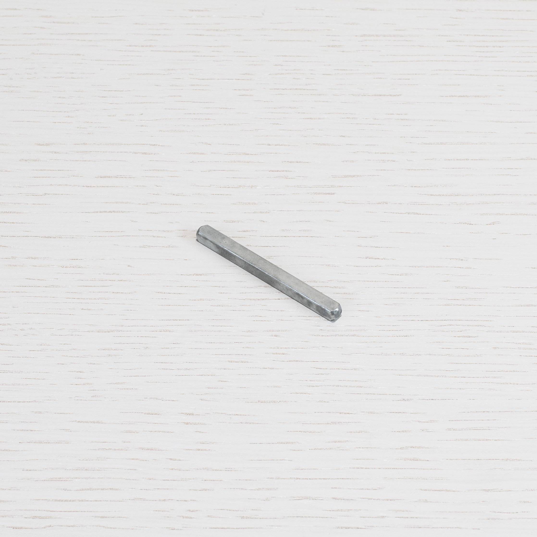 THUMBTURN LOCK SPINDLE 5 MM / STANDARD LENGTH 64MM