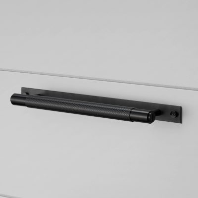 PULL BAR / PLATE / CROSS / MEDIUM / BLACK