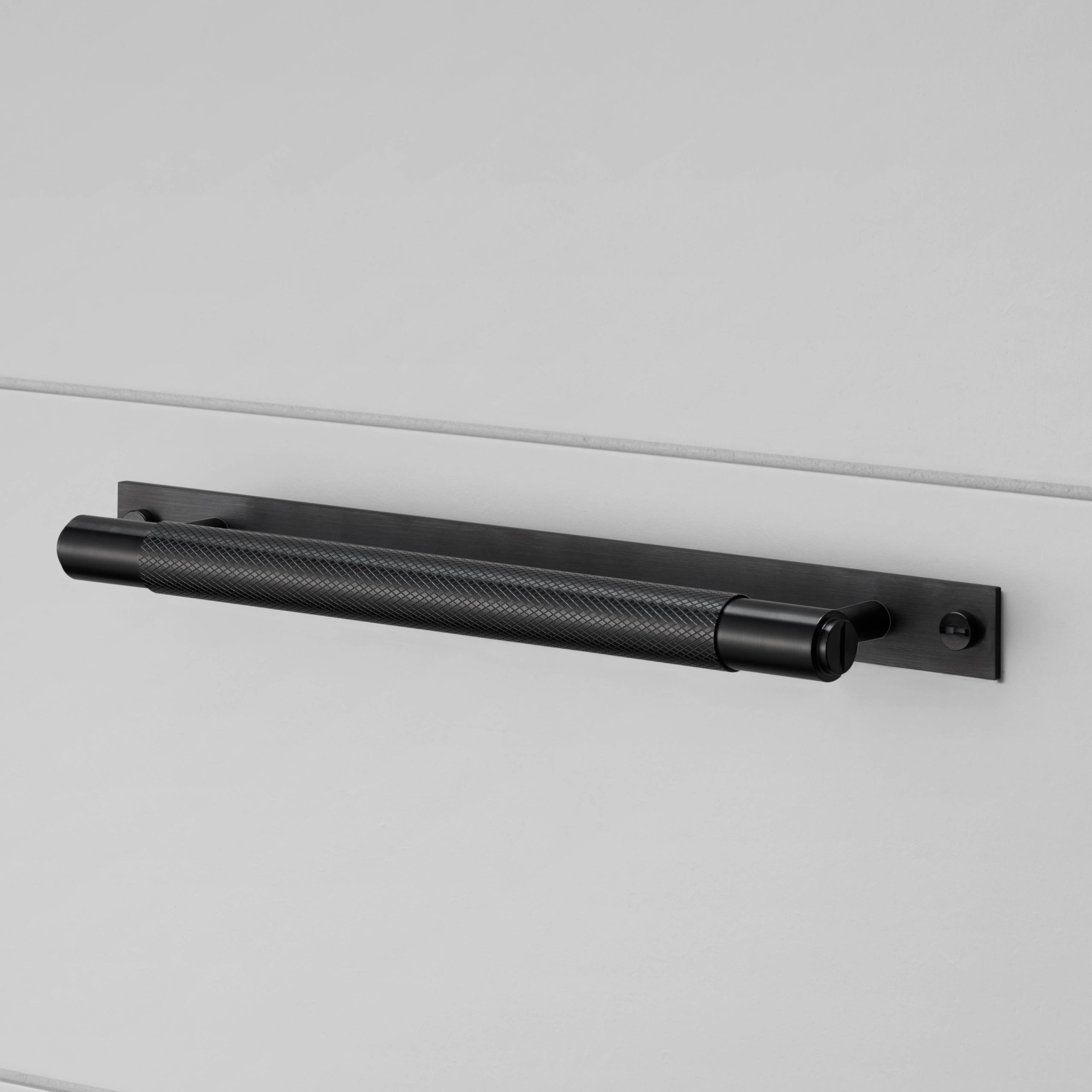 PULL BAR / PLATE / CROSS / LARGE / BLACK